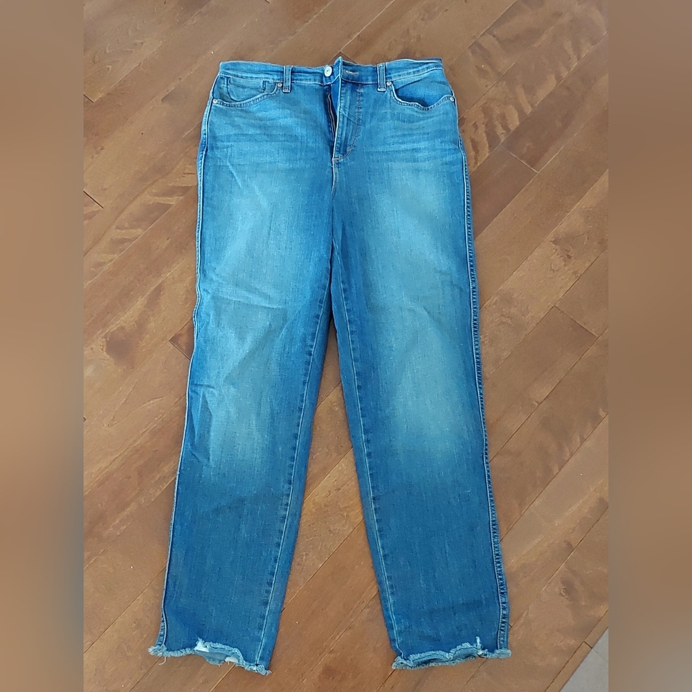 Gloria Vanderbilt Distressed Blue Ankle Jeans.